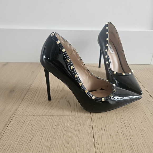 Steve Madden Black Heels with Gold Studs Size 8 - Picture 3 of 5